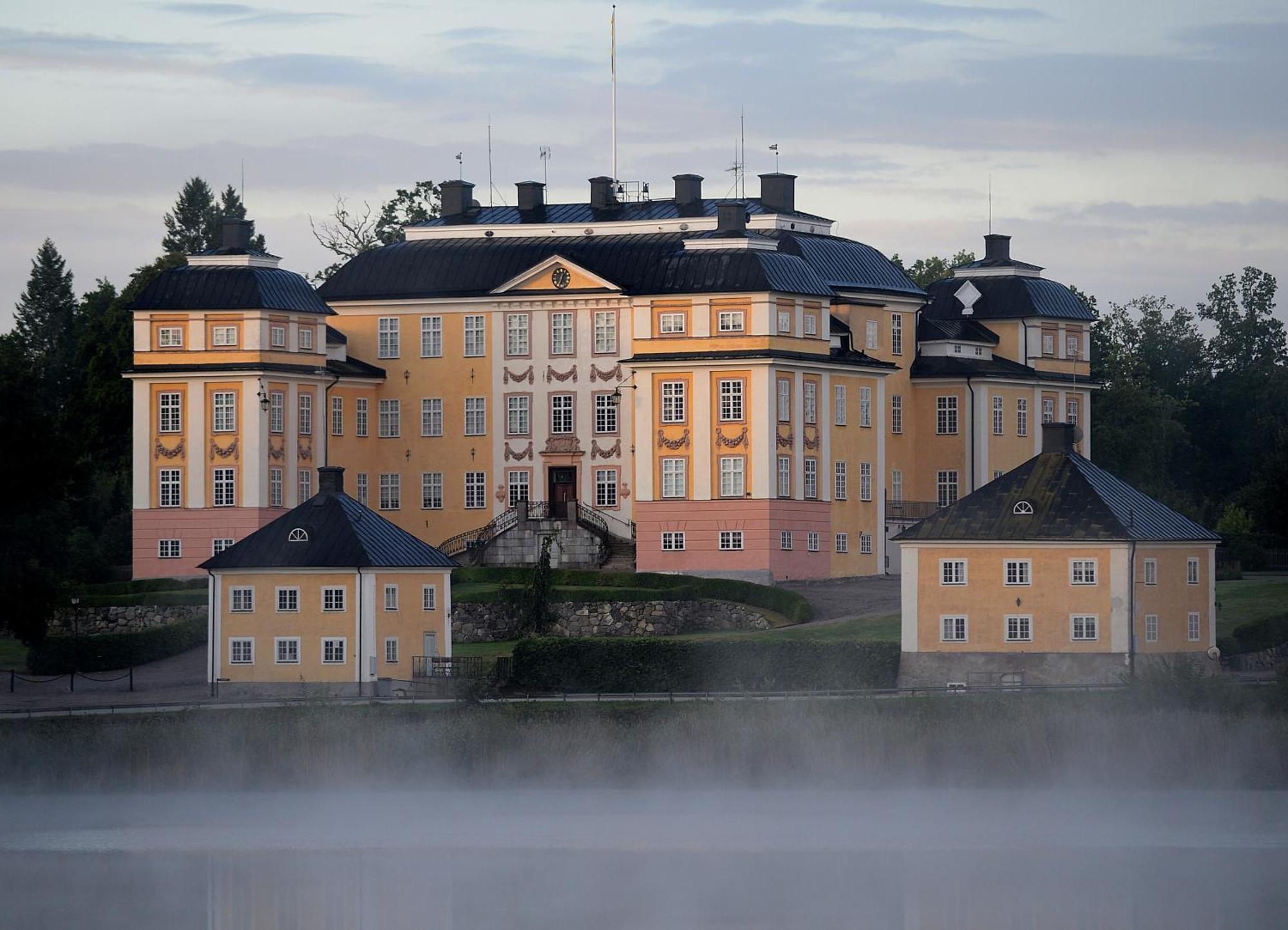 Ericsbergs Slott Hotel Katrineholm Exterior photo